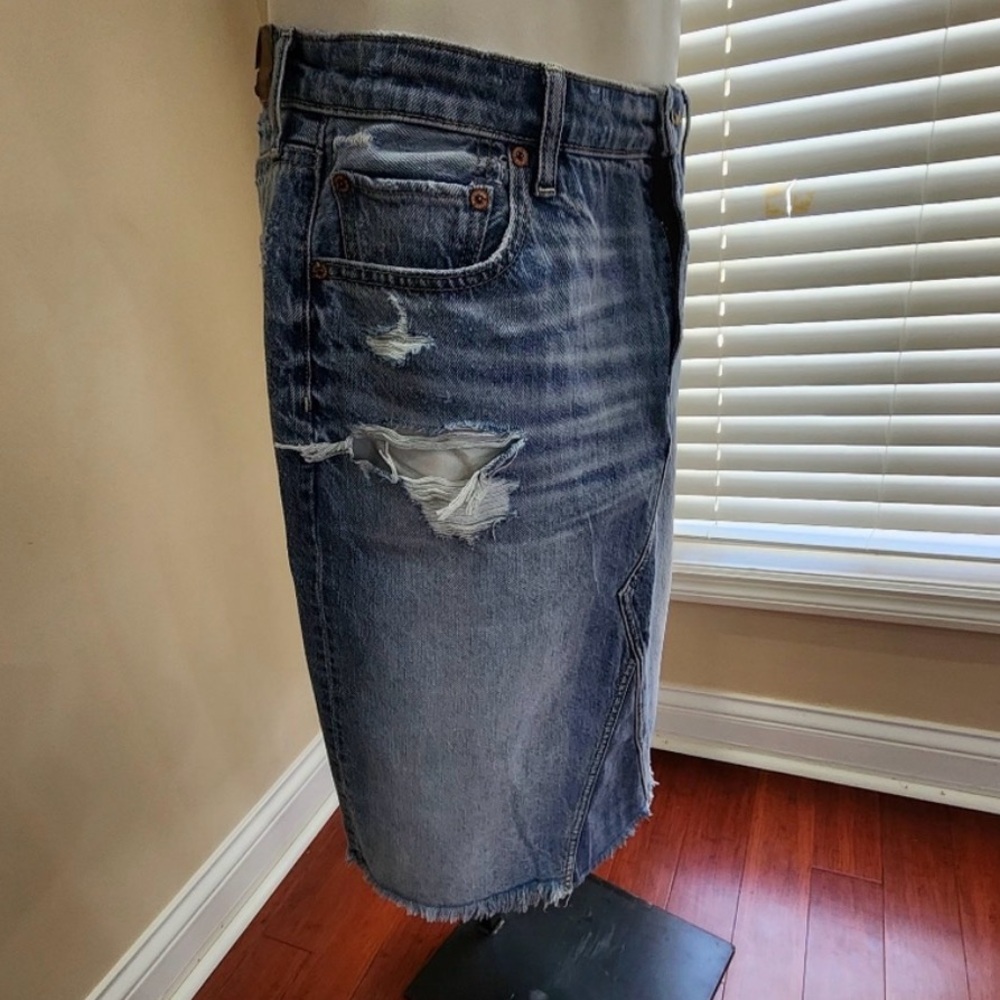 American Eagle knee length distressed denim skirt - Picture 3 of 9